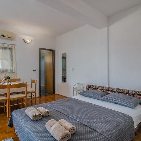 Apartments Bahar Krk Кърк Екстериор снимка